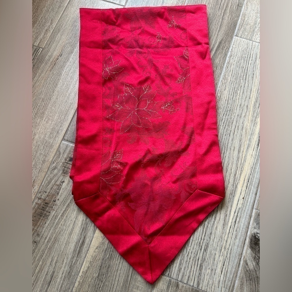 Poinsettia Christmas Table Runner